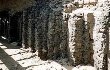 The niched walls of the superstructure of Tomb 3507