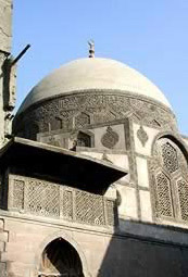 The dome of Sadaqa Mausoleum seen from Shari-Es-Siyufiah