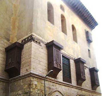 Facade of the Beshtak Palace with its mashrabeya windows
