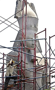 On going preparations to move the statue